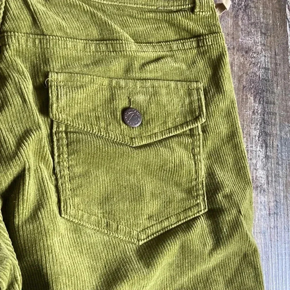 Mountain Khakis | Cottonwood Cord in Avacado - Picture 7 of 9